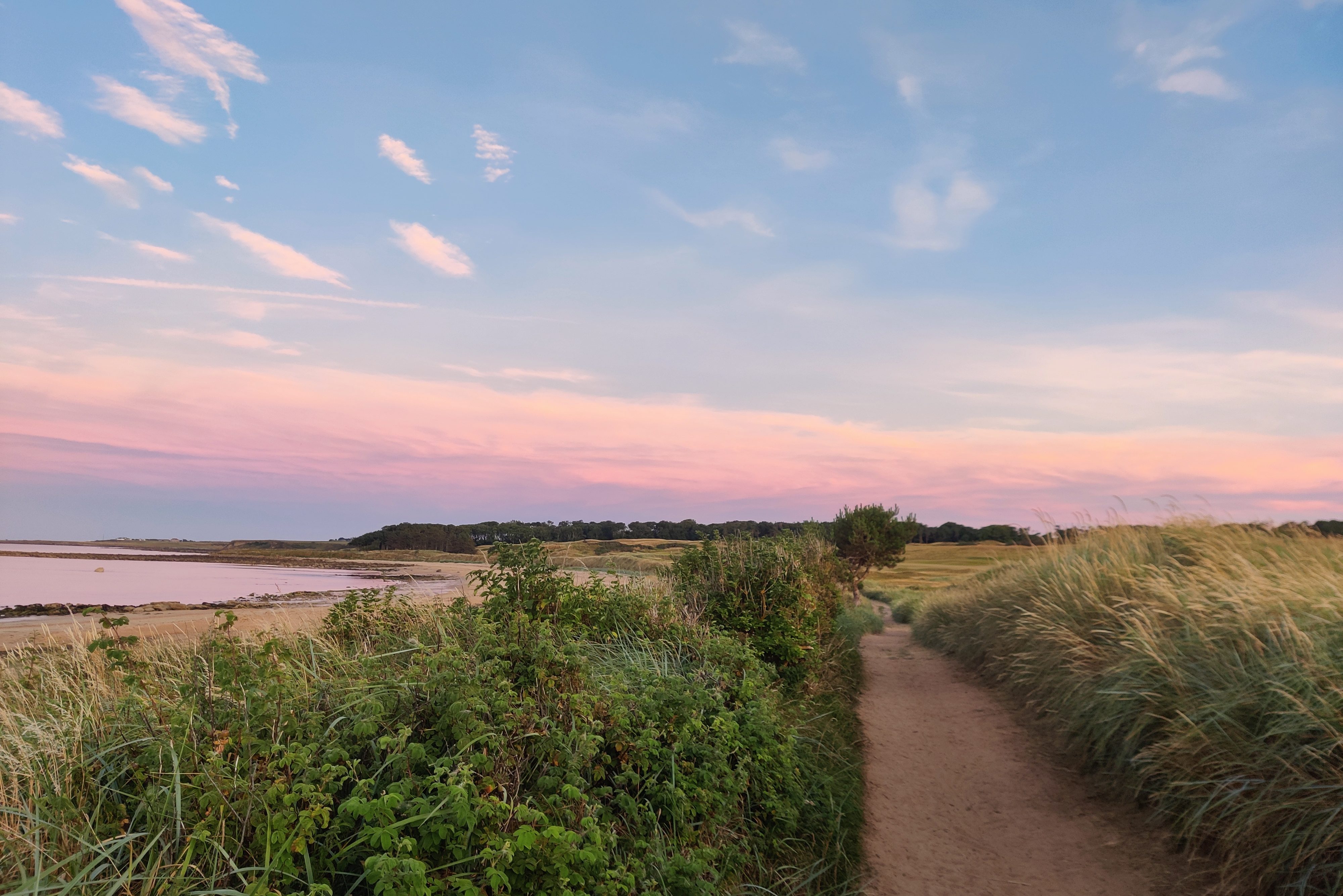 Photo of Kingsbarns beach at sunset from the Fife coastal path